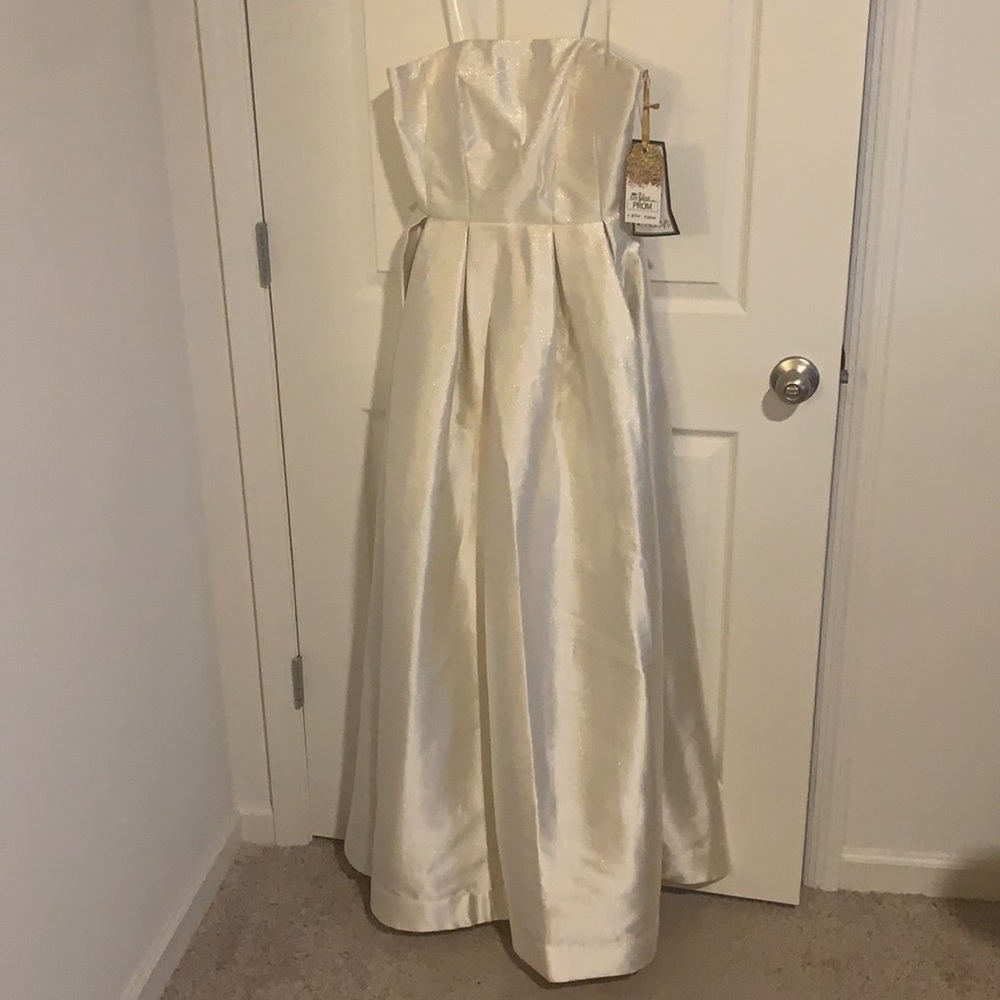 Betsey Johnson Say Yes to the Dress Gold Bow Dress - Picture 6 of 9